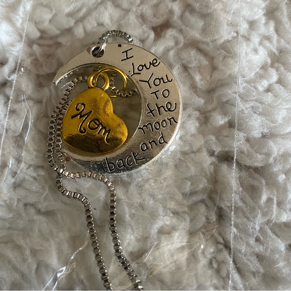 Pendant Necklace MOM I LOVE YOU TO THE MOON AND BACK Gift Idea Mothers Day NEW